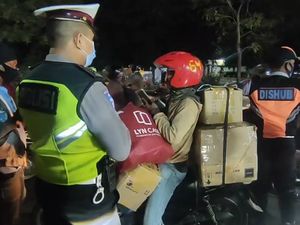 Detik-detik Penyekatan Bekasi-Karawang Dibuka, Ratusan Pemudik Lewat!