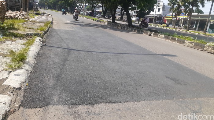Lubang-lubang di Jl Tegar Beriman selesai ditambal, 7 Mei 2021. (Afzal Nur Iman/detikcom)