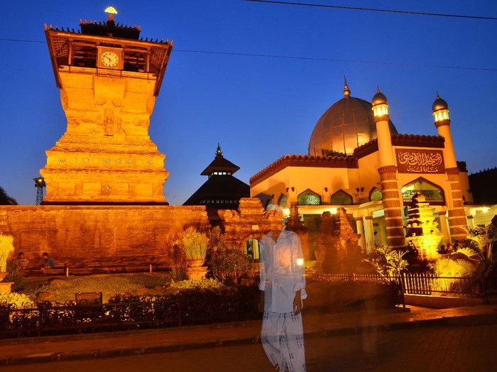 Masjid Menara Kudus merupakan hasil akulturasi budaya Islam, Hindu, dan Buddha yang menjadi bukti nyata wujud kerukunan dan toleransi antar umat beragama.