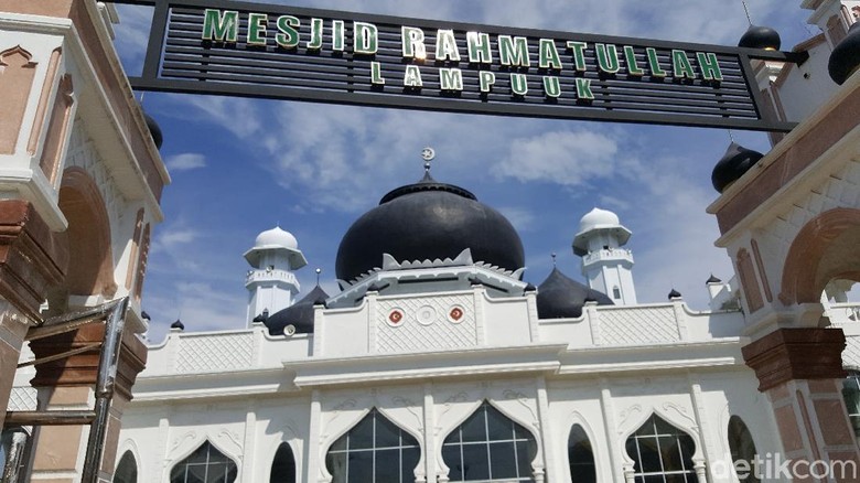 Masjid Rahmatullah di Aceh Masjid Rahmatullah di Aceh
