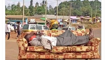 Fans Arsenal terpekur karena sedih. Foto: Twitter