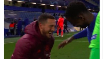 Tertawa karena mendengar Arteta adalah titisan Pep Guardiola. Foto: Twitter