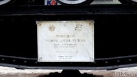 Ada prasasti yang ditandatangani Direktur PT KAI masa itu, Anwar Suprijadi. (Wisma Putra/detikTravel)