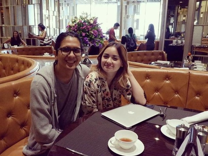 Mengenang Momen Joanna Alexandra dan Mendiang Raditya Oloan Saat Makan Bersama Mengenang Momen Joanna Alexandra dan Mendiang Raditya Oloan Saat Makan Bersama