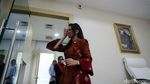 Mengintip Krisdayanti di Ruang Kerjanya