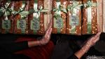 Mengintip Proses Pembuatan Aneka Kue Lebaran di Jakarta Utara