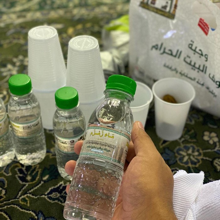 Seperti Ini Menu Takjil Buka Puasa di Masjidil Haram Mekkah