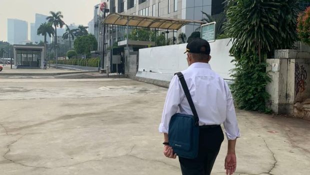 Muhadjir Effendy Naik MRT dan Jalan Kaki ke Kantor