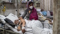 Sementara itu di Bengaluru, hanya tersedia 23 dari 590 tempat tidur unit perawatan intensif dan hanya tersedia satu dari 50 tempat tidur dengan ventilator. Rebecca Conway/Getty Images  