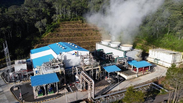 Operasional energi panas bumi Pertamina.