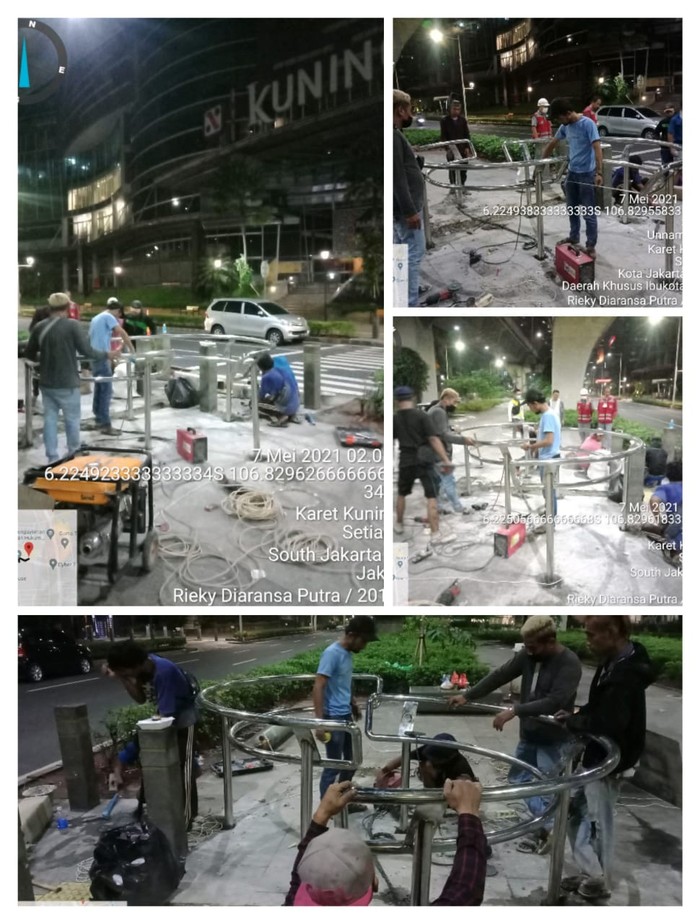 Pemasangan portal S di trotoar seberang Kuningan City, Jaksel. (Dok Dinas Bina Marga DKI Jakarta)