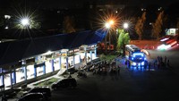 Satu unit bus Antar Kota Antar Provinsi (AKAP) Terbatas berada di terminal tipe A Batoh yang tampak sepi di Banda Aceh, Aceh, Kamis (6/5/2021).