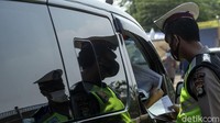 Pada masa larangan mudik, yang jatuh pada 6-17 Mei, Korps Lalu Lintas (Korlantas) Polri menyiapkan ratusan titik penyekatan mudik 2021. Hal itu dilakukan untuk mengendalikan pergerakan masyarakat dan mencegah rantai penularan COVID-19.