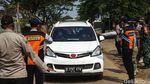 Penyekatan Pemudik, Petugas Perketat Jalur Tikus di Kalimalang