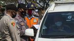 Penyekatan Pemudik, Petugas Perketat Jalur Tikus di Kalimalang