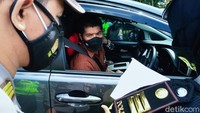 Di hari kedua larangan mudik, sejumlah petugas gabungan berjaga di pos-pos penyekatan mudik Lebaran 2021 di sejumlah titik kawasan Klaten.