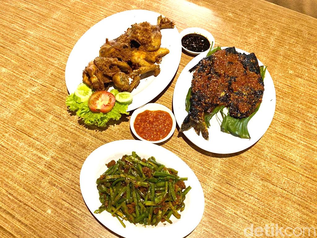 RM. Saung Apung : Buka Puasa Lesehan Makan Ikan Patin dan Genjer Oncom