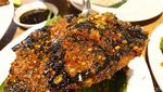 Lesehan Makan Ayam Goreng Kampung Bareng Genjer Oncom