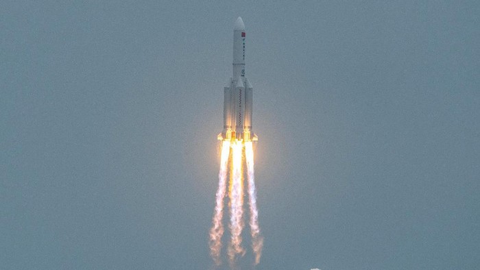 (FILES) In this file photo taken on April 29, 2021, a Long March 5B rocket, carrying Chinas Tianhe space station core module, lifts off from the Wenchang Space Launch Center in southern Chinas Hainan province. - China said on May 7, 2021 the risk of damage on Earth from a rocket which fell out of orbit after separating from Beijings space station was 