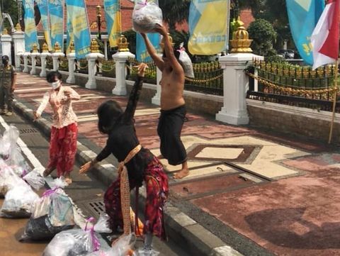 Seniman Surabaya Gelar Aksi Protes Dugaan Penyimpangan Anggaran Disbudpar Jatim