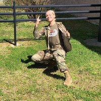 Saat itu, Stephanie kehilangan banyak berat badan hingga terlihat sangat kurus. Hal tersebut sampai membuat sang pacar meninggalkannya. Dia bilang aku sangat kurus dan perlu menaikkan berat badan dan aku mengetahui dia berkali-kali selingkuh dariku dengan orang lain yang lebih tipenya,  Foto: Instagram @thestephaniestarlight