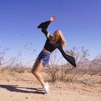 Dikatakan jika sekarang Stephanie sudah bisa beli mobil, rumah, dan merencanakan bisnis hingga membayar utang budi orang-orang yang pernah membantunya. Foto: Instagram @thestephaniestarlight