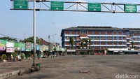 Kini jalur bus untuk ke pulau Jawa dan Sumatera kosong melompong.
