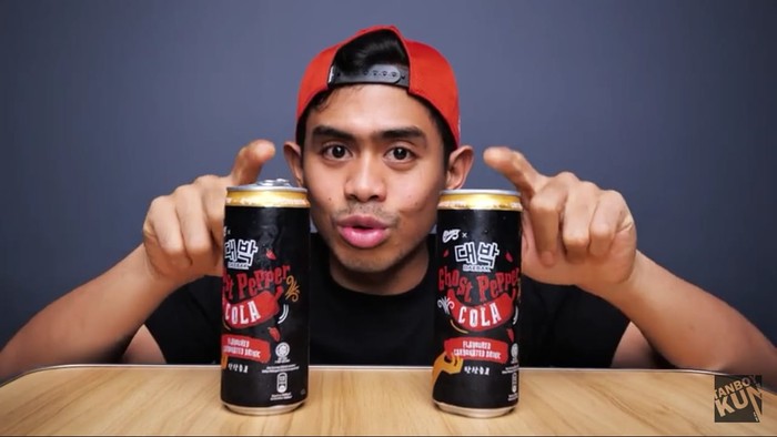 Nekat! Tanboy Kun Minum Soda Pedas untuk Buka Puasa