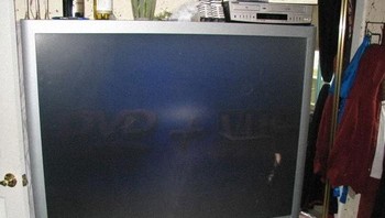 Nah kalau ini TV milik sultan lebih dari satu dekade lalu. Kamu punya? Foto: dok Reddit via Bored Panda