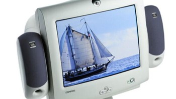 Dulu ada monitor yang dilengkapi dengan speaker di samping kiri dan kanan. Foto: dok Reddit via Bored Panda
