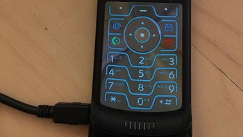 Dulu update status bisa lewat SMS. Foto: dok Reddit via Bored Panda