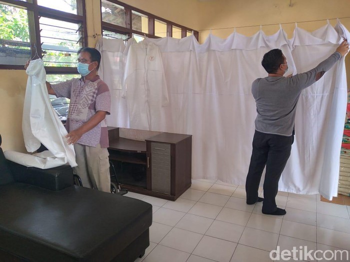 Masa larangan mudik 2021 akan berlaku hingga 17 Mei mendatang. Beberapa kelurahan hingga RW di Surabaya menyiapkan tempat karantina, mengantisipasi pemudik nekat.
