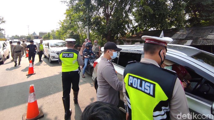 Titik penyekatan mudik Bekasi-Karawang (Azhar/detikcom)