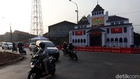 Pos Pelayanan Pengamanan Mudik Lebaran 2021 milik Polresta Bandung ini berbentuk Gedung Sate.