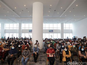 Mau Nge-Mal Sambil Vaksinasi? Catat Nih Ada 37 Lokasi