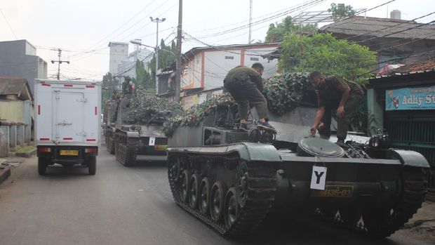 Viral tank TNI turun ke jalan untuk halau pemudik, nyatanya untuk latihan