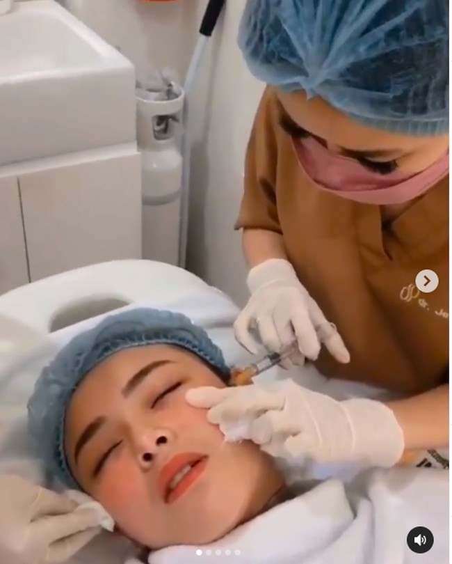 Dia (Amanda) bilang nggak kok, ini vitamin, ujar Angelica memberikan klarifikasi saat ditemui di Gedung Trans TV, Jalan Kapten P Tendean, Jakarta Selatan, Selasa (4/5/2021). (Foto: Instagram/@nurmala_suryani15)