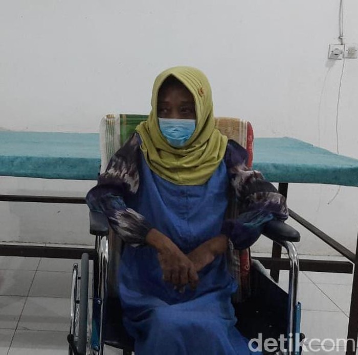 Asisten rumah tangga (ART) di Surabaya, EAS (45) menjadi korban penganiayaan majikan. Selain mengalami kekerasan fisik, EAS juga disuruh makan kotoran kucing.