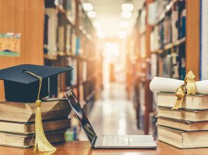 Kahmi Jabar Scholarship Salurkan Beasiswa di Kampus UICI