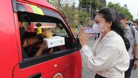 Berbagi takjil kepada pengguna jalan tersebut sebagai bentuk rasa kebersamaan dalam bingkai negara Kesatuan Republik Indonesia.