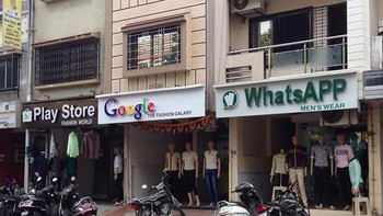 Ketika Google, Play Store dan WhatsApp punya toko baju. Foto: Boredpanda