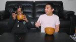 10 Potret Manis Raditya Dika Saat Makan Bersama Istri dan Anaknya