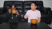Sebagai YouTuber yang aktif mengunggah konten video, Raditya Dika juga seringkali memproduksi konten-konten jenaka. Foto: Instagram@raditya_dika