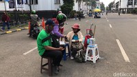 Menurutnya, larangan mudik dari pemerintah turut berdampak pada penukaran uang di inang-inang. Pasalnya, penukaran uang biasanya ramai ketika masyarakat hendak mudik, dan mau membagikan THR kepada kerabat di kampung halaman.
