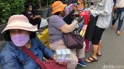 Inang-inang Berjejer Lagi di Kota Tua
