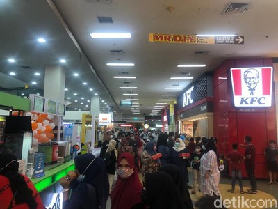 Makan Enak di Pusat Grosir Makan Enak di Pusat Grosir