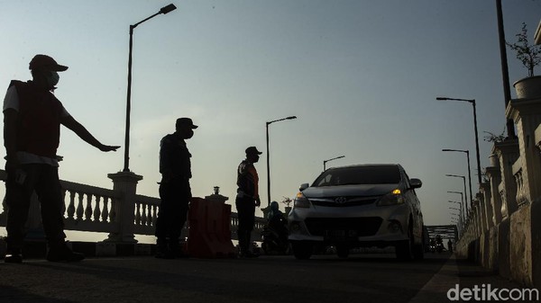Jalur Tikus Diperketat! Pemudik di Karawang Putar Balik
