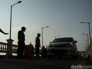 Jalur Tikus Diperketat! Pemudik di Karawang Putar Balik