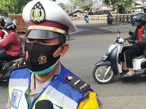 Modus Pemudik Bermotor Kelabui Petugas: Pakai Sandal Jepit-Tak Bawa Barang