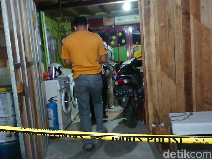 Tabung ketel atau boiler setrika uap milik salah satu usaha laundry di Tulungagung meledak. Akibatnya, dua bocah yang ada di dekatnya mengalami luka-luka.
